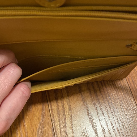 Yellow Wallet - Picture 6 of 6